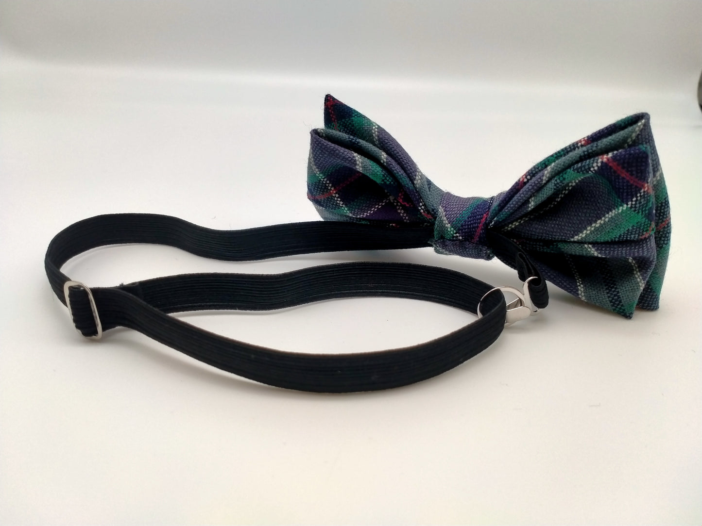 The back of the bow-tie with a black elastic neckband.