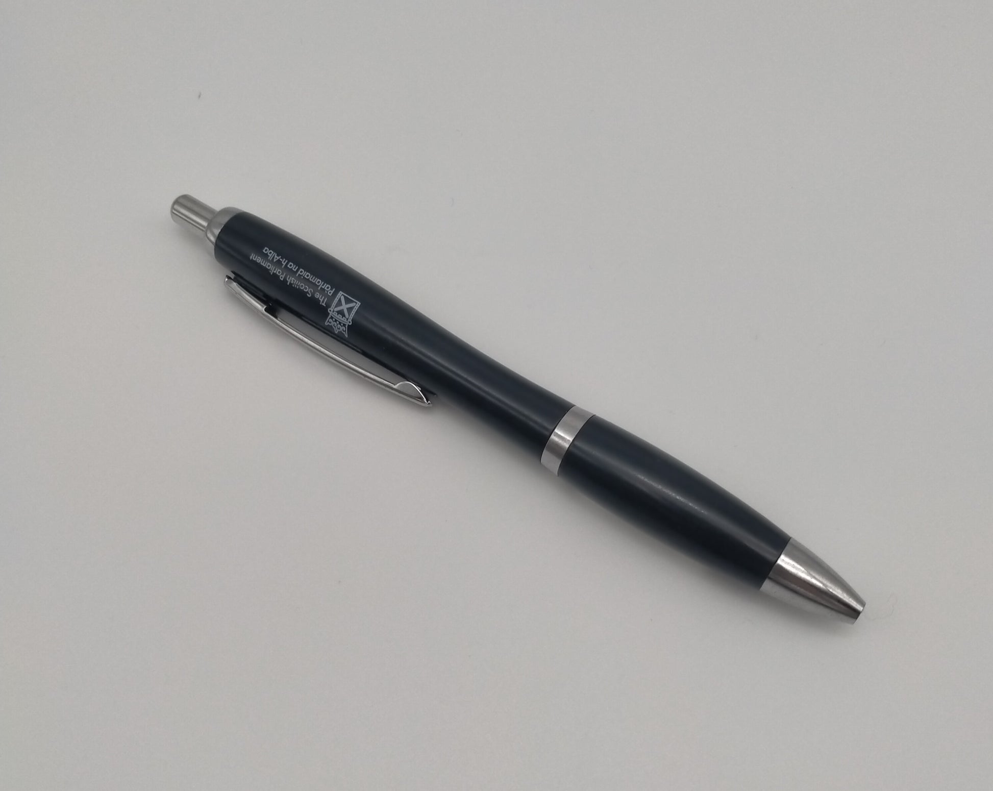 Black pen decorated with the symbol of the Scottish Parliament with silver elements.